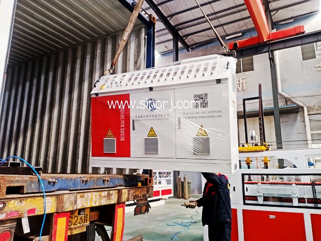 前天發(fā)的墻板生產線，今天發(fā)的pvc雙管生產線，明天繼續(xù)格柵板生產線