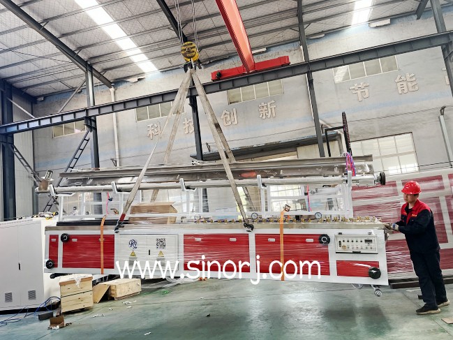 繼續(xù)發(fā)貨中東門板生產線