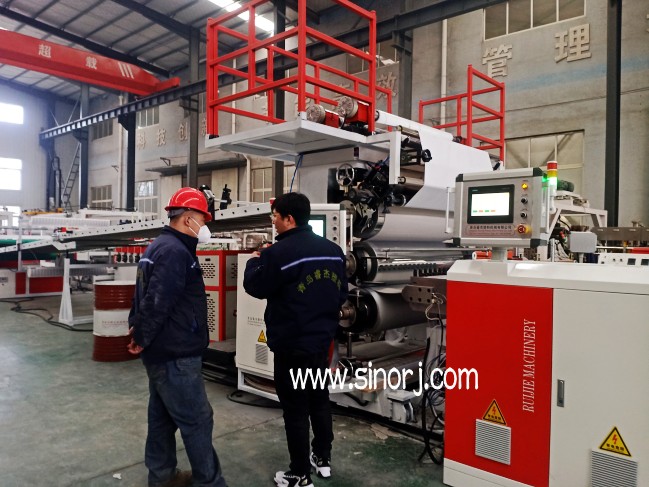 UV仿大理石板生產線工廠內試機與省內格柵板生產線發(fā)貨中同時進行