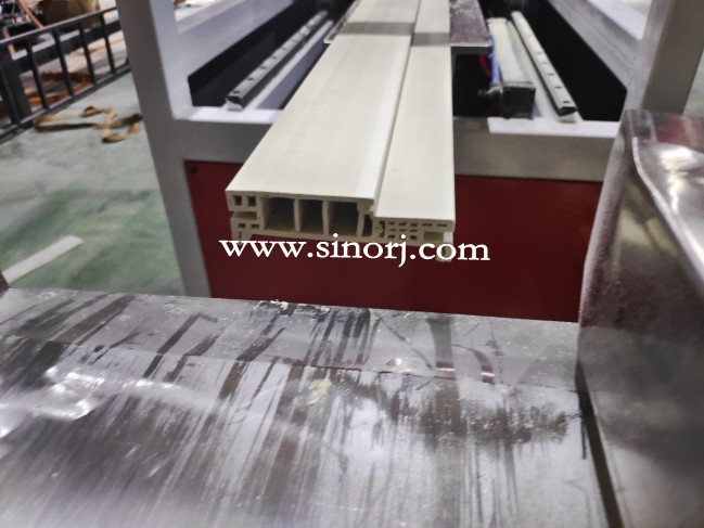 門(mén)板門(mén)套試機(jī)