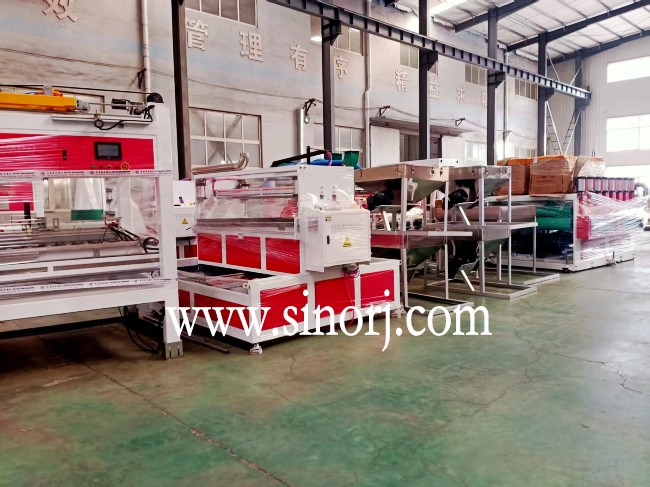 為中東客戶(hù)裝載10個(gè)集裝箱